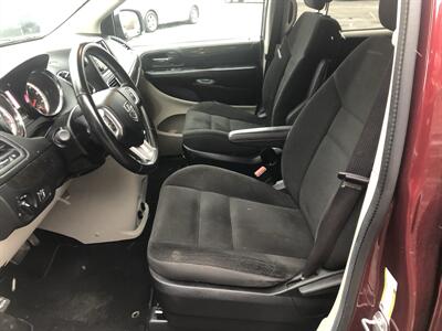 2019 Dodge Grand Caravan SE Plus   - Photo 9 - Owatonna, MN 55060