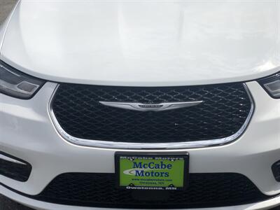 2023 Chrysler Pacifica Touring L   - Photo 4 - Owatonna, MN 55060