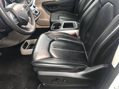 2023 Chrysler Pacifica Touring L   - Photo 12 - Owatonna, MN 55060