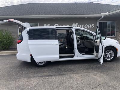 2023 Chrysler Pacifica Touring L   - Photo 20 - Owatonna, MN 55060
