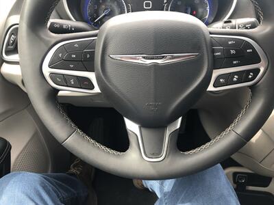 2023 Chrysler Pacifica Touring L   - Photo 22 - Owatonna, MN 55060