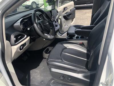 2023 Chrysler Pacifica Touring L   - Photo 14 - Owatonna, MN 55060