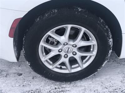 2023 Chrysler Pacifica Touring L   - Photo 11 - Owatonna, MN 55060