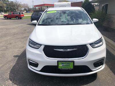 2023 Chrysler Pacifica Touring L   - Photo 3 - Owatonna, MN 55060