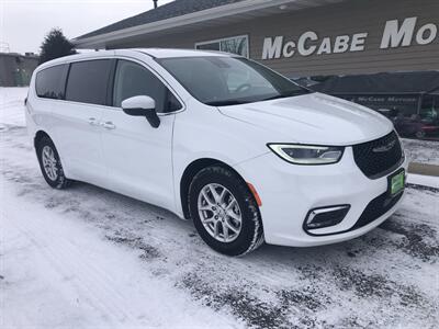 2023 Chrysler Pacifica Touring L   - Photo 2 - Owatonna, MN 55060
