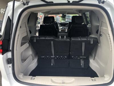 2023 Chrysler Pacifica Touring L   - Photo 17 - Owatonna, MN 55060