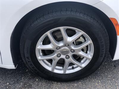 2023 Chrysler Pacifica Touring L   - Photo 10 - Owatonna, MN 55060