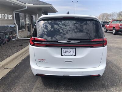 2023 Chrysler Pacifica Touring L   - Photo 7 - Owatonna, MN 55060
