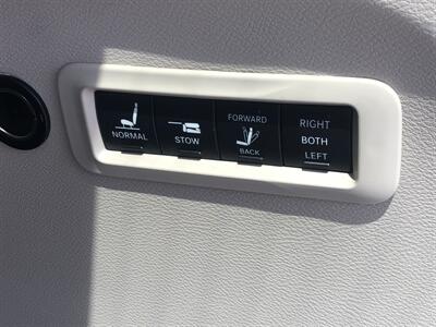 2018 Chrysler Pacifica Limited   - Photo 31 - Owatonna, MN 55060