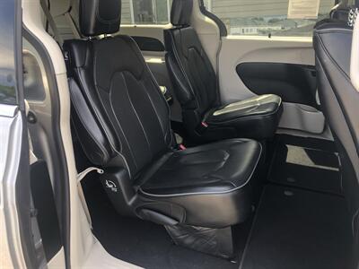 2018 Chrysler Pacifica Limited   - Photo 18 - Owatonna, MN 55060