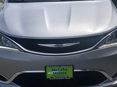 2018 Chrysler Pacifica Limited   - Photo 4 - Owatonna, MN 55060