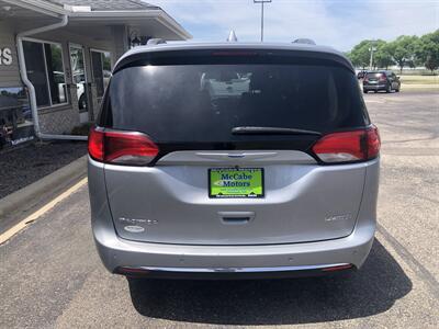 2018 Chrysler Pacifica Limited   - Photo 7 - Owatonna, MN 55060