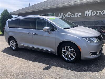 2018 Chrysler Pacifica Limited   - Photo 2 - Owatonna, MN 55060