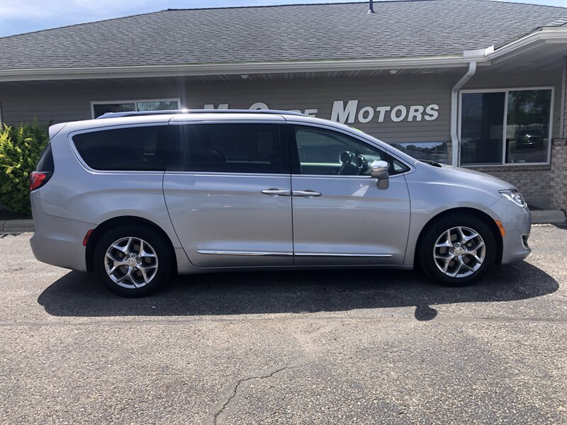 2018 Chrysler Pacifica Limited   - Photo 1 - Owatonna, MN 55060
