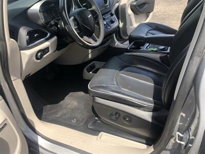 2018 Chrysler Pacifica Limited   - Photo 21 - Owatonna, MN 55060