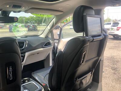 2018 Chrysler Pacifica Limited   - Photo 27 - Owatonna, MN 55060