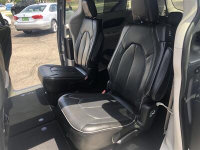 2018 Chrysler Pacifica Limited   - Photo 24 - Owatonna, MN 55060