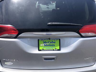2018 Chrysler Pacifica Limited   - Photo 8 - Owatonna, MN 55060