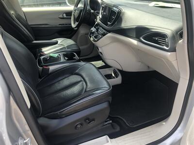 2018 Chrysler Pacifica Limited   - Photo 13 - Owatonna, MN 55060