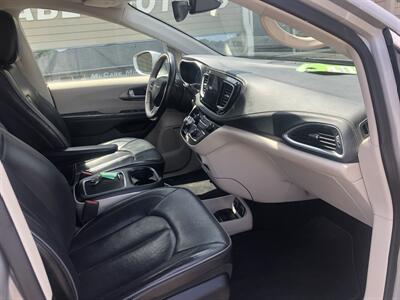 2018 Chrysler Pacifica Limited   - Photo 14 - Owatonna, MN 55060
