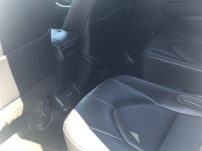 2020 Toyota Highlander XLE   - Photo 14 - Owatonna, MN 55060