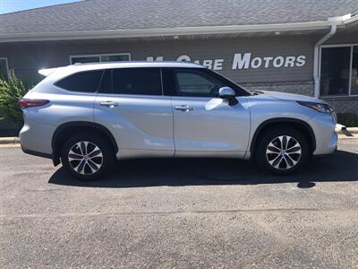 2020 Toyota Highlander XLE   - Photo 1 - Owatonna, MN 55060
