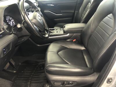 2020 Toyota Highlander XLE   - Photo 27 - Owatonna, MN 55060