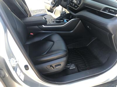 2020 Toyota Highlander XLE   - Photo 16 - Owatonna, MN 55060