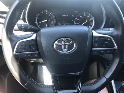2020 Toyota Highlander XLE   - Photo 26 - Owatonna, MN 55060
