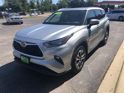 2020 Toyota Highlander XLE   - Photo 5 - Owatonna, MN 55060