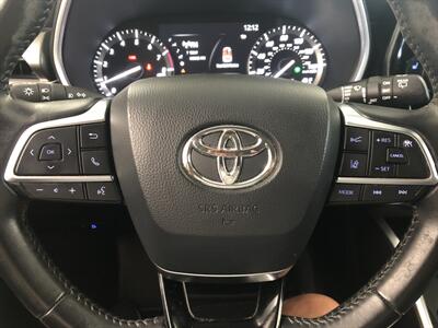 2020 Toyota Highlander XLE   - Photo 31 - Owatonna, MN 55060