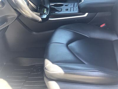 2020 Toyota Highlander XLE   - Photo 11 - Owatonna, MN 55060