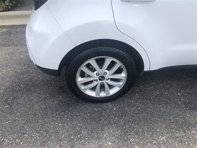 2017 Kia Soul +   - Photo 11 - Owatonna, MN 55060