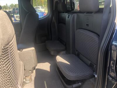 2015 Nissan Frontier SV V6   - Photo 17 - Owatonna, MN 55060