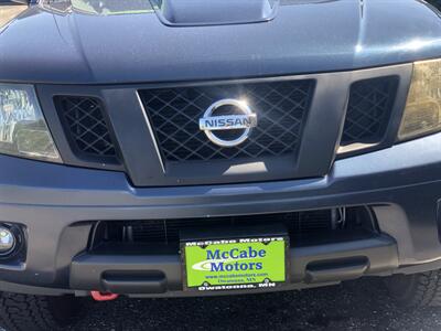 2015 Nissan Frontier SV V6   - Photo 2 - Owatonna, MN 55060