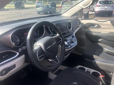 2024 Chrysler Voyager LX   - Photo 15 - Owatonna, MN 55060