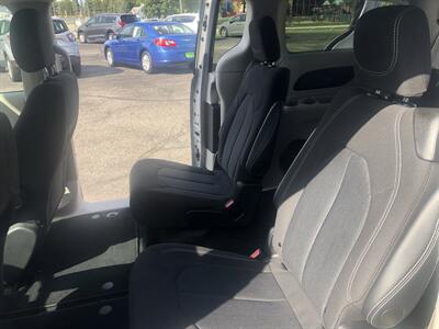 2024 Chrysler Voyager LX   - Photo 17 - Owatonna, MN 55060