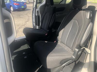 2024 Chrysler Voyager LX   - Photo 16 - Owatonna, MN 55060
