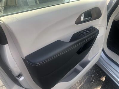 2024 Chrysler Voyager LX   - Photo 14 - Owatonna, MN 55060