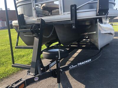 2020 SUN TRACKER FISHING PONTOON 24FT   - Photo 23 - Owatonna, MN 55060