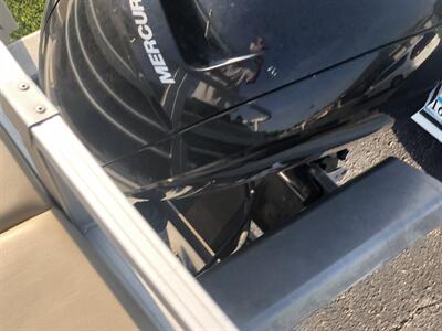 2020 SUN TRACKER FISHING PONTOON 24FT   - Photo 17 - Owatonna, MN 55060