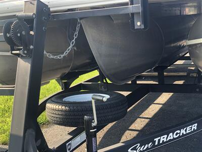 2020 SUN TRACKER FISHING PONTOON 24FT   - Photo 24 - Owatonna, MN 55060