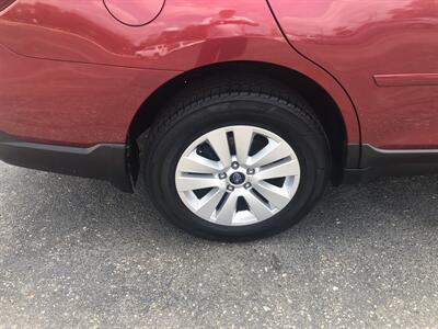 2018 Subaru Outback 2.5i Premium   - Photo 9 - Owatonna, MN 55060