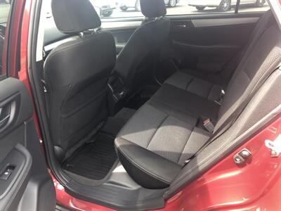 2018 Subaru Outback 2.5i Premium   - Photo 16 - Owatonna, MN 55060