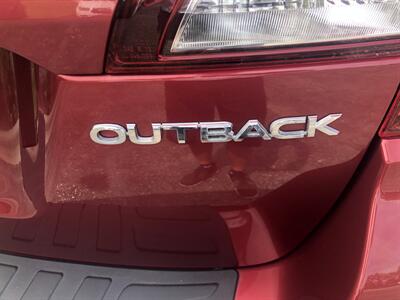 2018 Subaru Outback 2.5i Premium   - Photo 11 - Owatonna, MN 55060