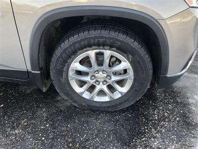2018 Chevrolet Traverse LT Cloth   - Photo 10 - Owatonna, MN 55060