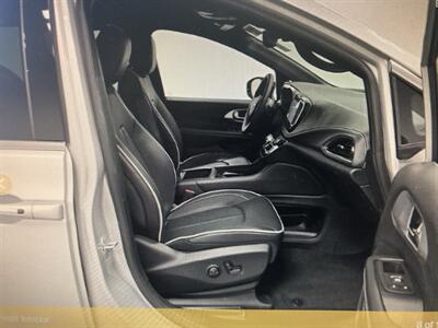 2026 Chrysler Pacifica Limited   - Photo 4 - Owatonna, MN 55060