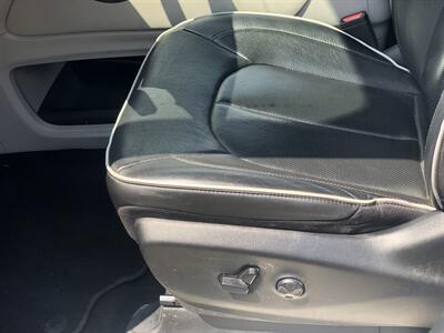 2023 Chrysler Pacifica Limited   - Photo 11 - Owatonna, MN 55060