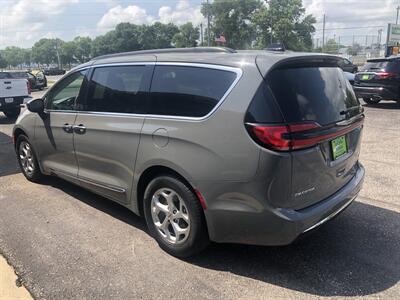 2023 Chrysler Pacifica Limited   - Photo 6 - Owatonna, MN 55060