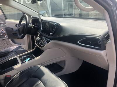 2023 Chrysler Pacifica Limited   - Photo 21 - Owatonna, MN 55060